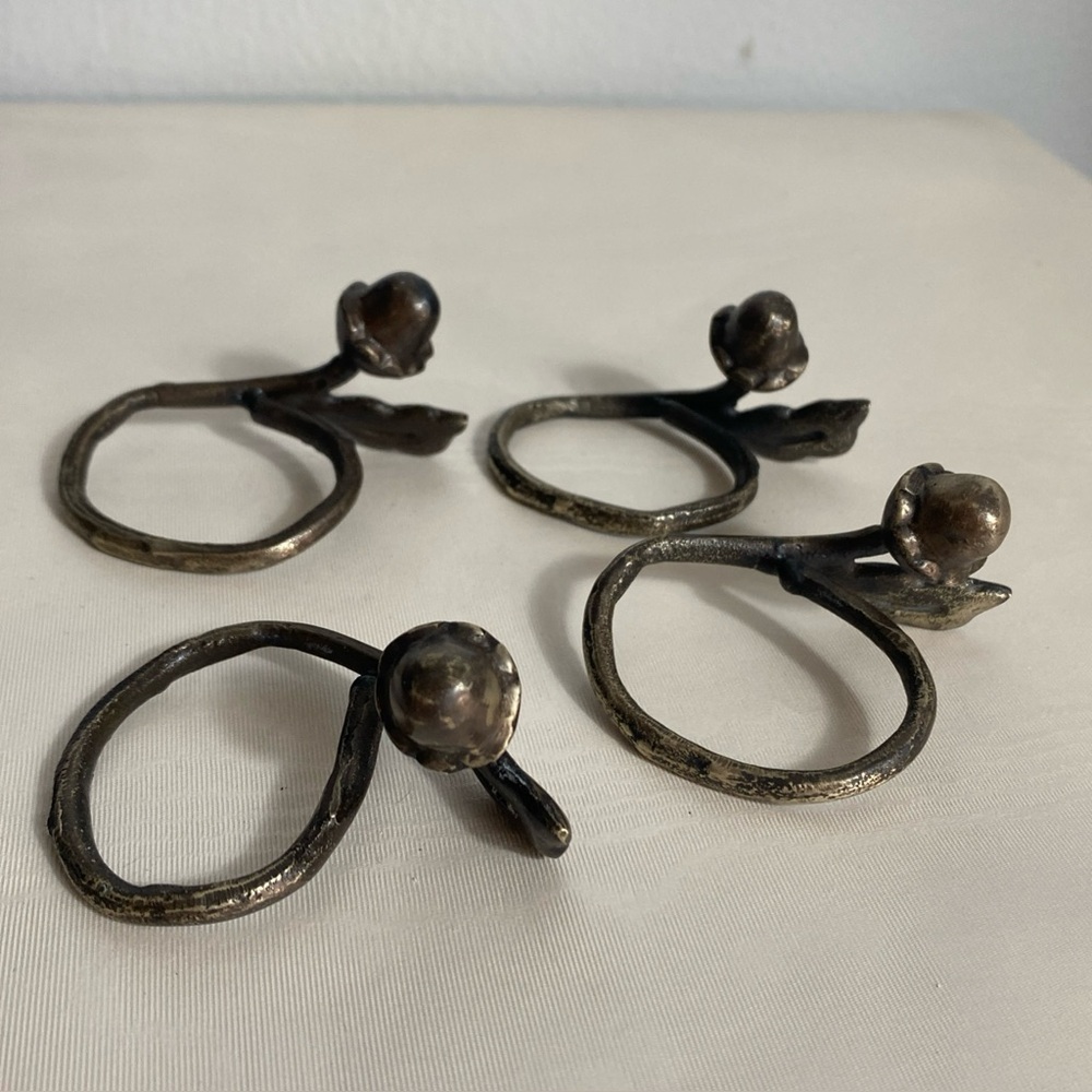 Vintage Set of 4 Solid Metal Flower Napkin Ring Holders